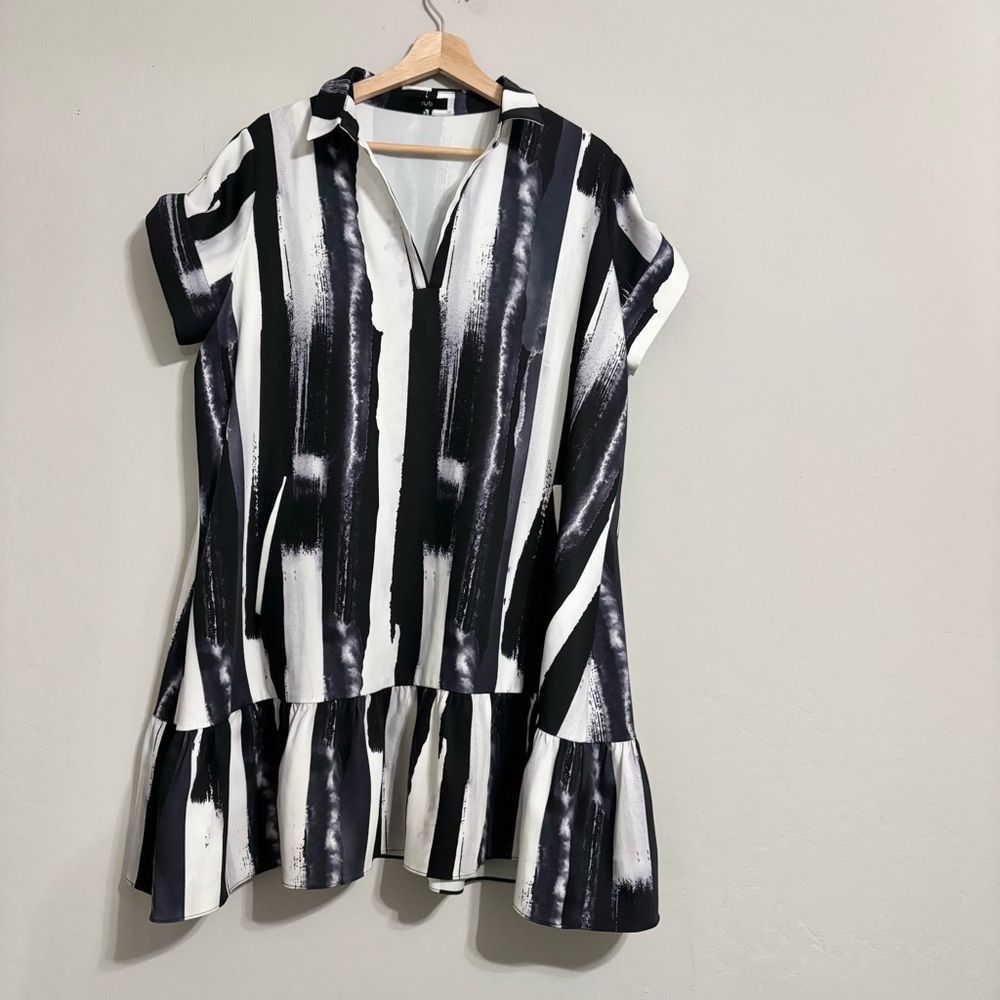 RUTI Black and White Short Sleeve Blended Striped Collar Mini Dress / Tunic
